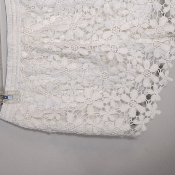 NWT Abercrombie and Fitch floral white shorts size large - Picture 9 of 15